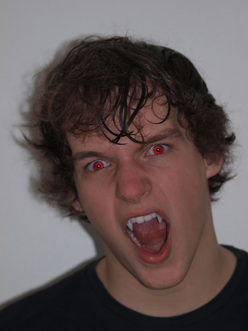 Photomontage autoportrait en vampire
